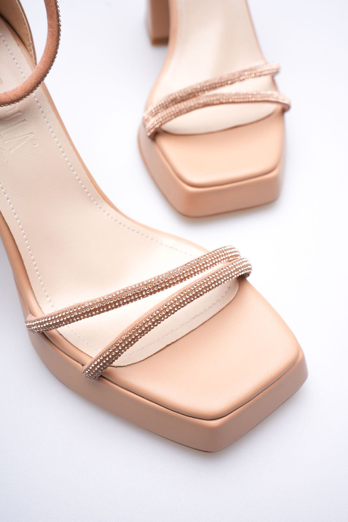 Toptan Kadın Topuklu Sandalet TR12MY01C