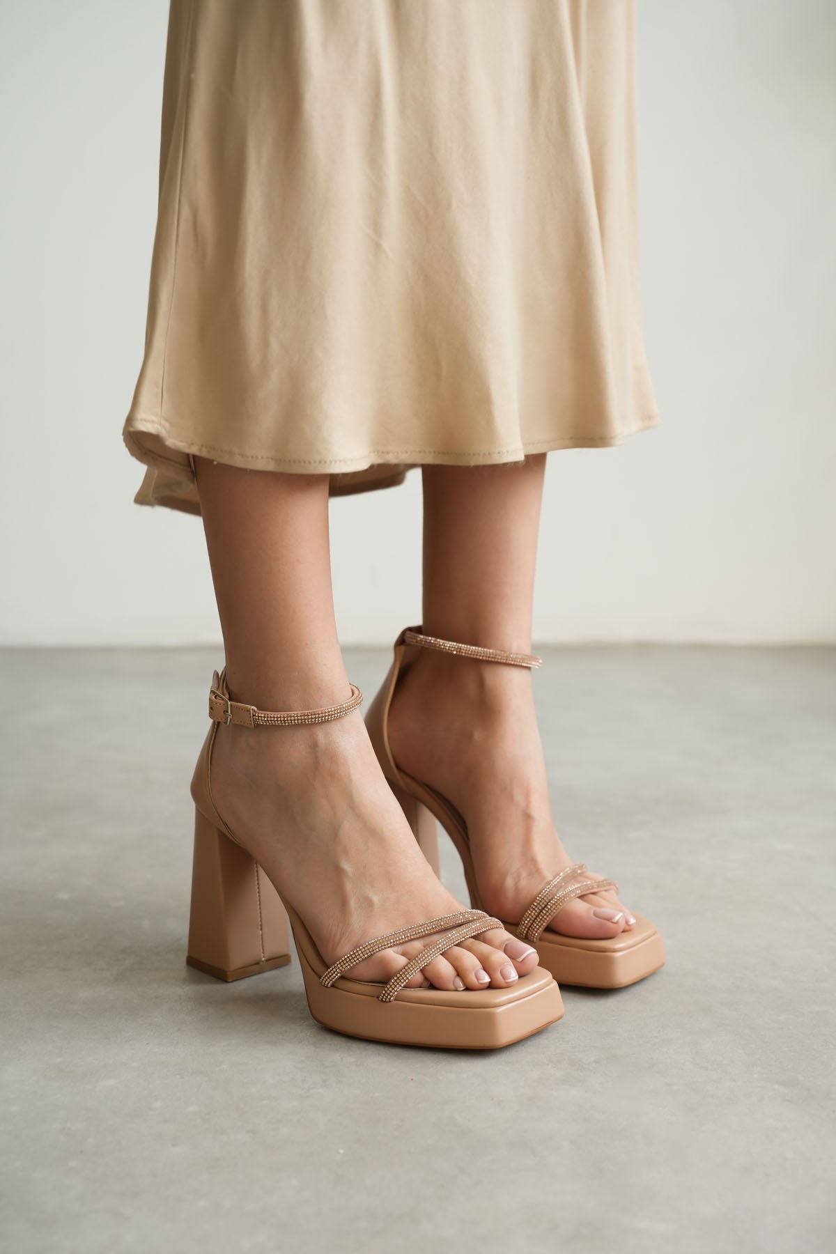 Toptan Kadın Topuklu Sandalet TR12MY01C