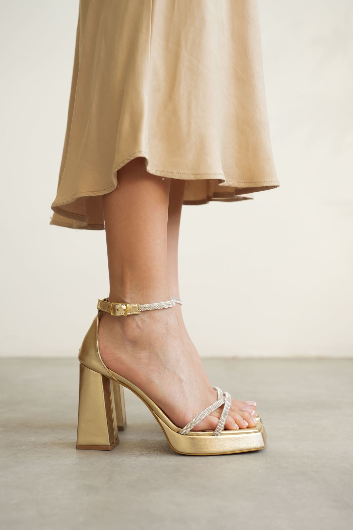 Toptan Kadın Topuklu Sandalet TR12MY01F