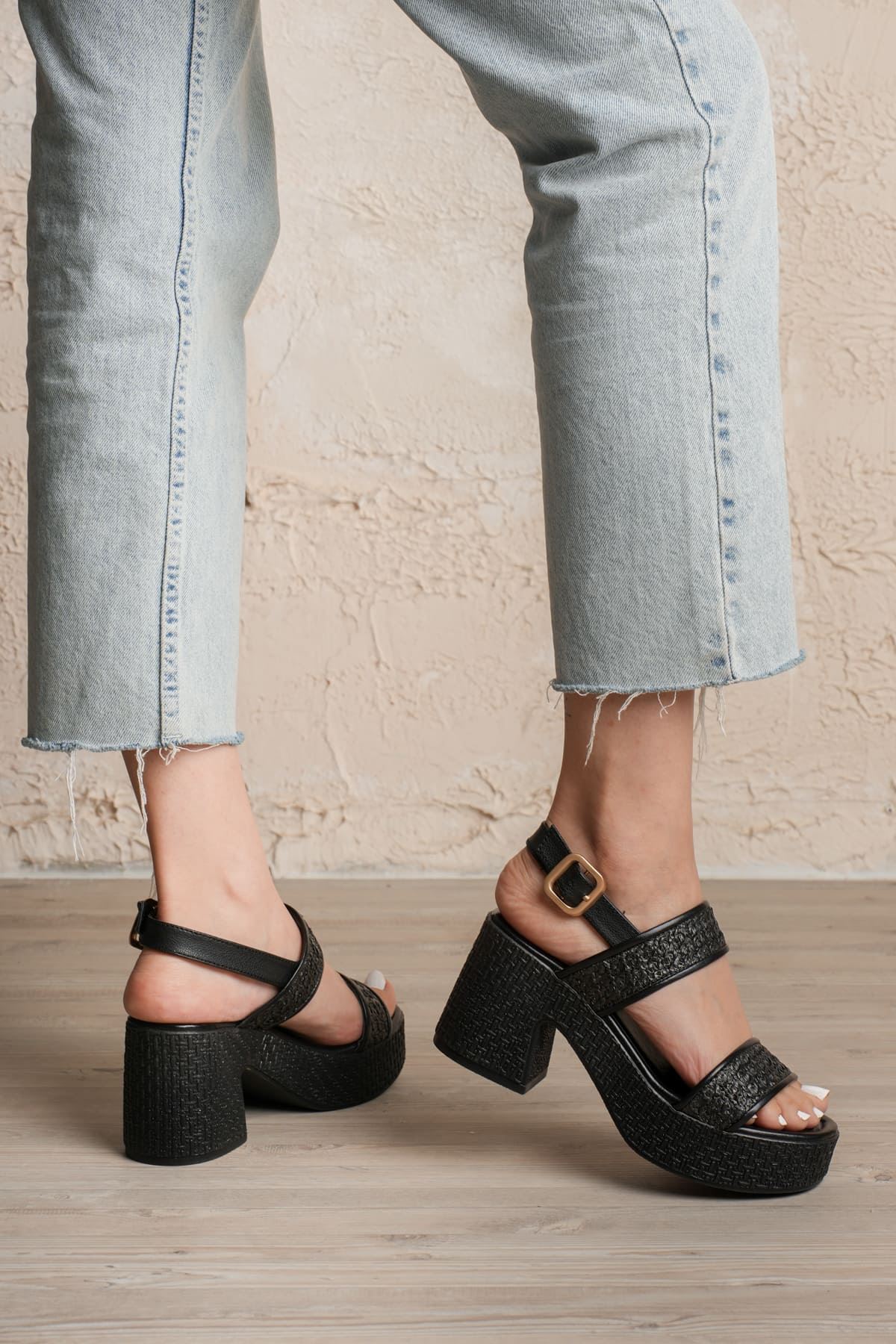 Kadın Toptan Topuklu Sandalet TR42MY01A