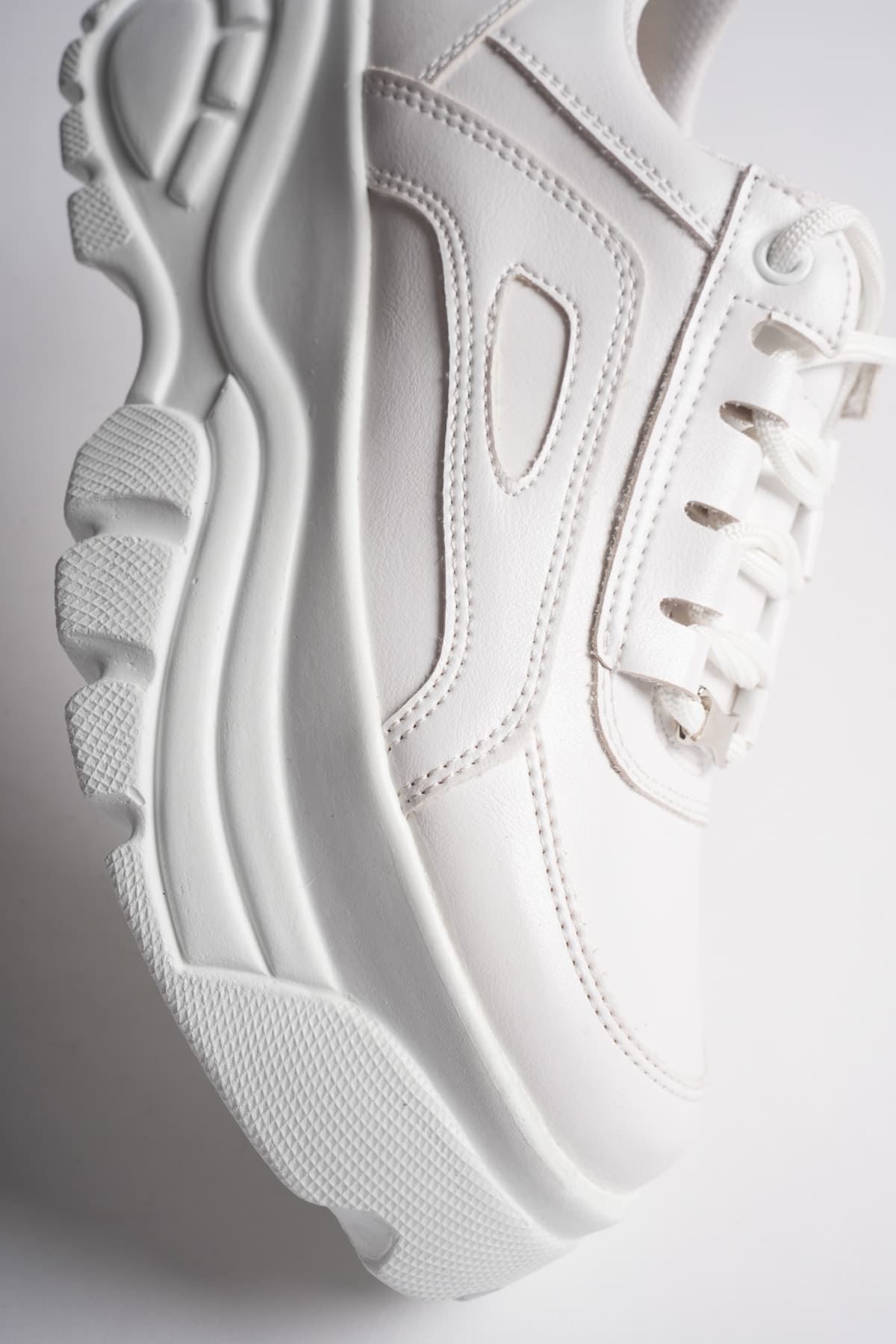 Toptan Kadın Beyaz Sneaker TR05MS07B